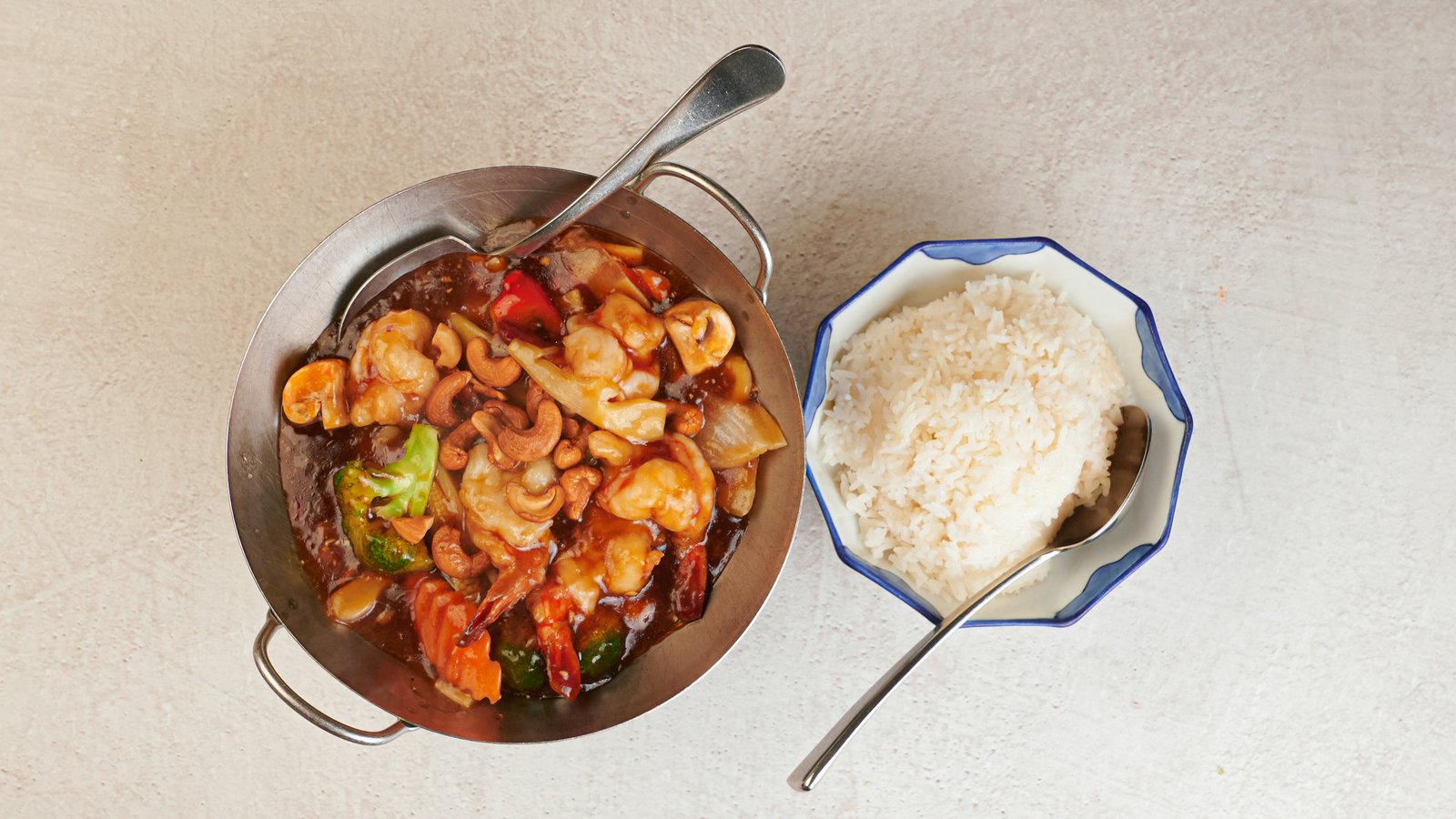 55. Kongereker med cashewnøtter